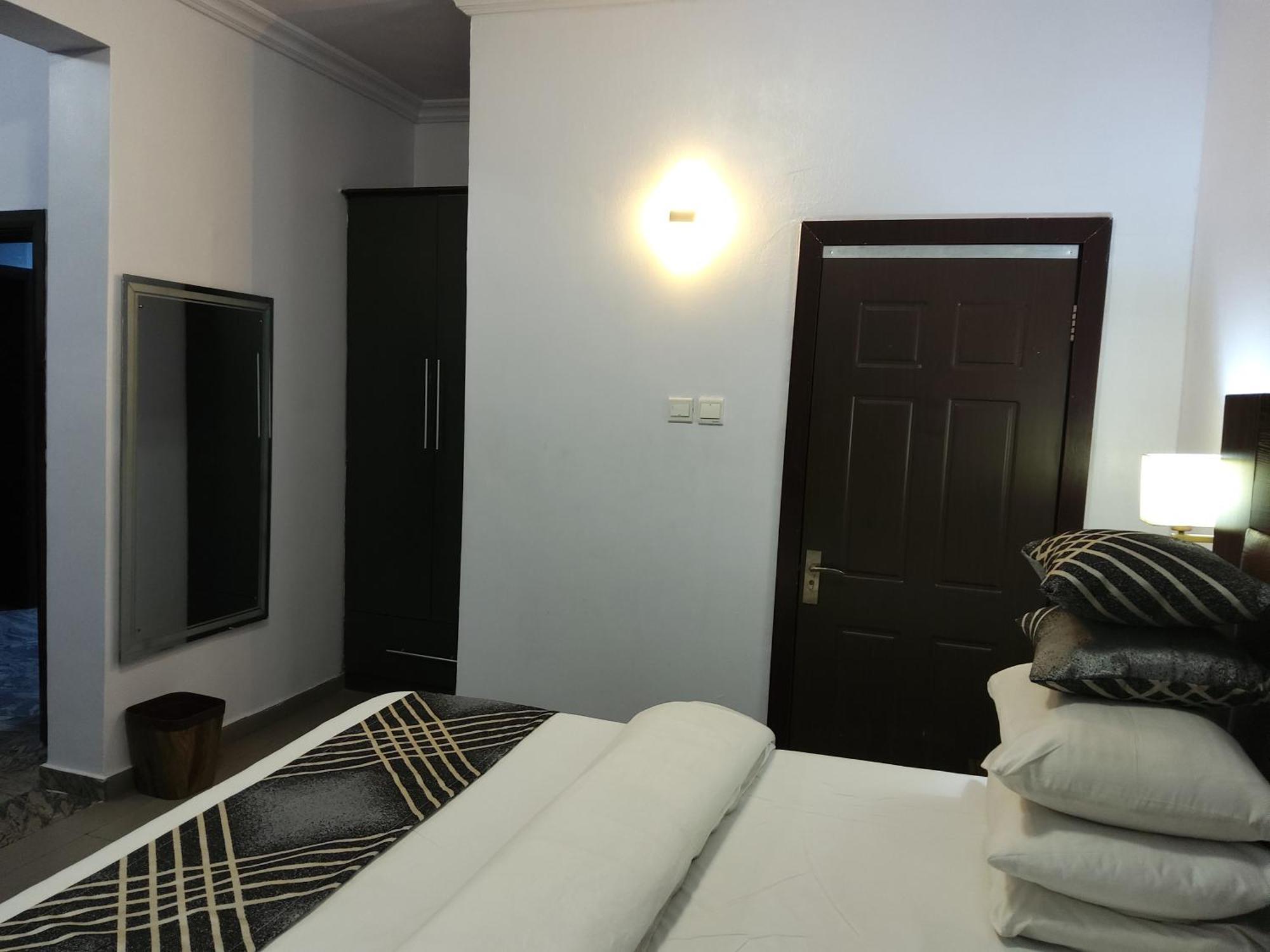 Crownedge Hotels Ikeja Kültér fotó