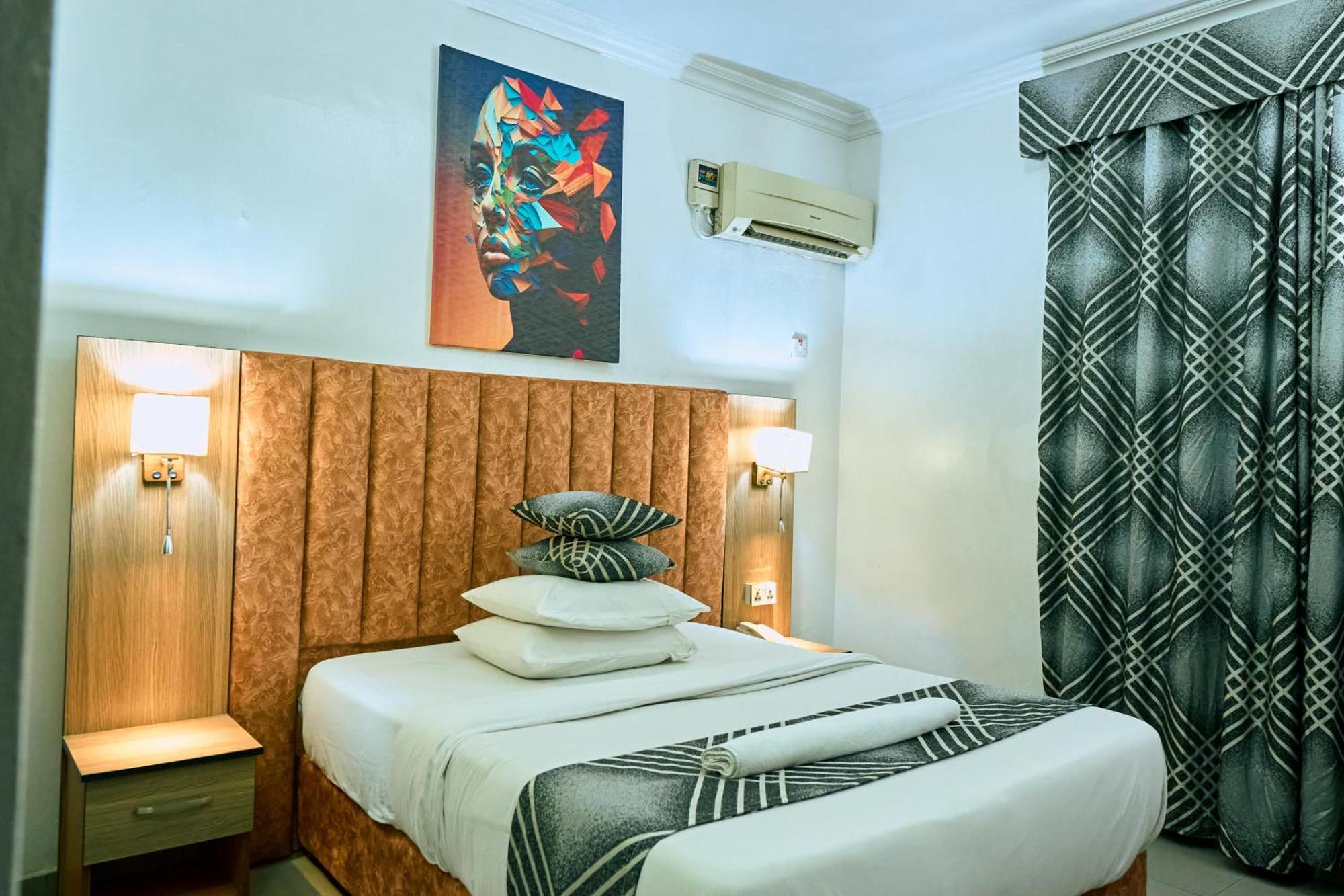 Crownedge Hotels Ikeja Kültér fotó