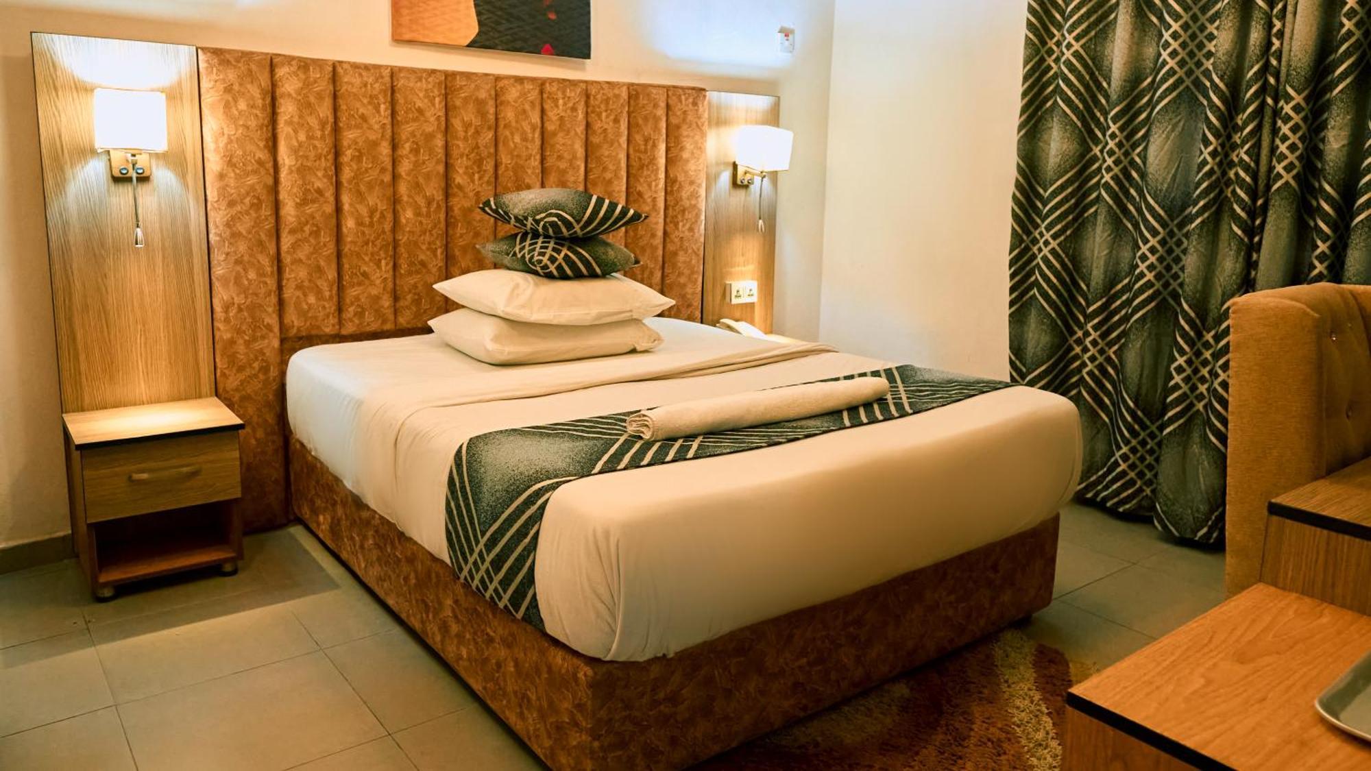 Crownedge Hotels Ikeja Kültér fotó
