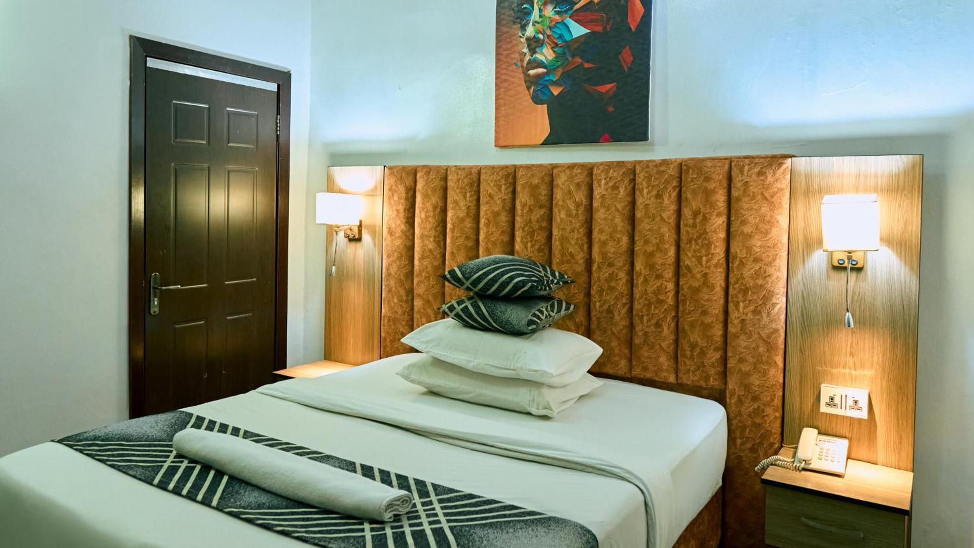 Crownedge Hotels Ikeja Kültér fotó